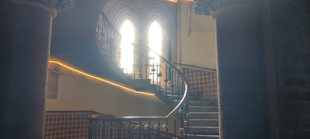 न्यायालय